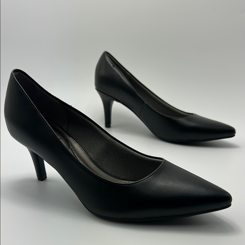 Lifestride Sevyn Pump Pointy Toe Professional Classic 8w Black Faux Leather NWOT - Picture 1 of 15